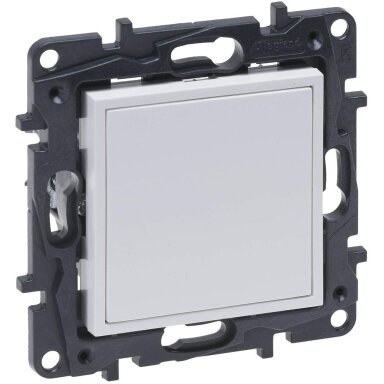 Balta aklė Niloe Step Legrand 863100 Balta aklė Niloe Step Legrand 863100